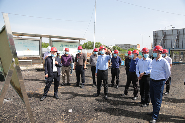 1651215153984050.jpg 市政協(xié)副主席趙朝暉在綿陽機(jī)場(chǎng)視察監(jiān)督1.jpg